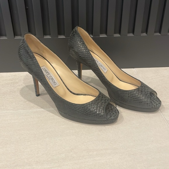 Jimmy Choo peep toe pumps. Snake embossed supple leather, wearable heel height - Picture 1 of 5